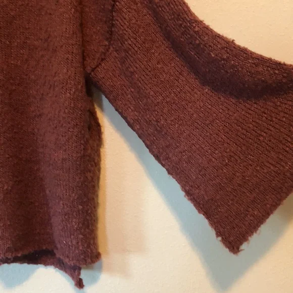 Very J Maroon sweater with bell sleeves size M - Picture 4 of 5